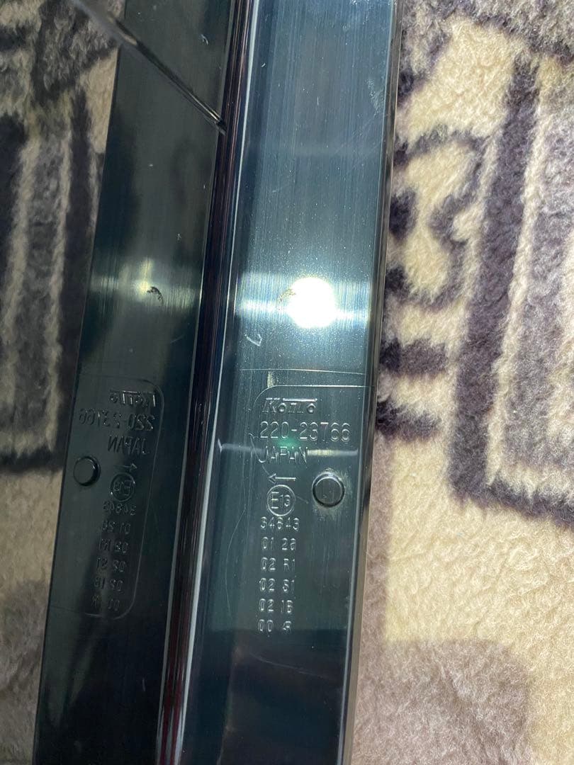 日産セレナ　テールランプ