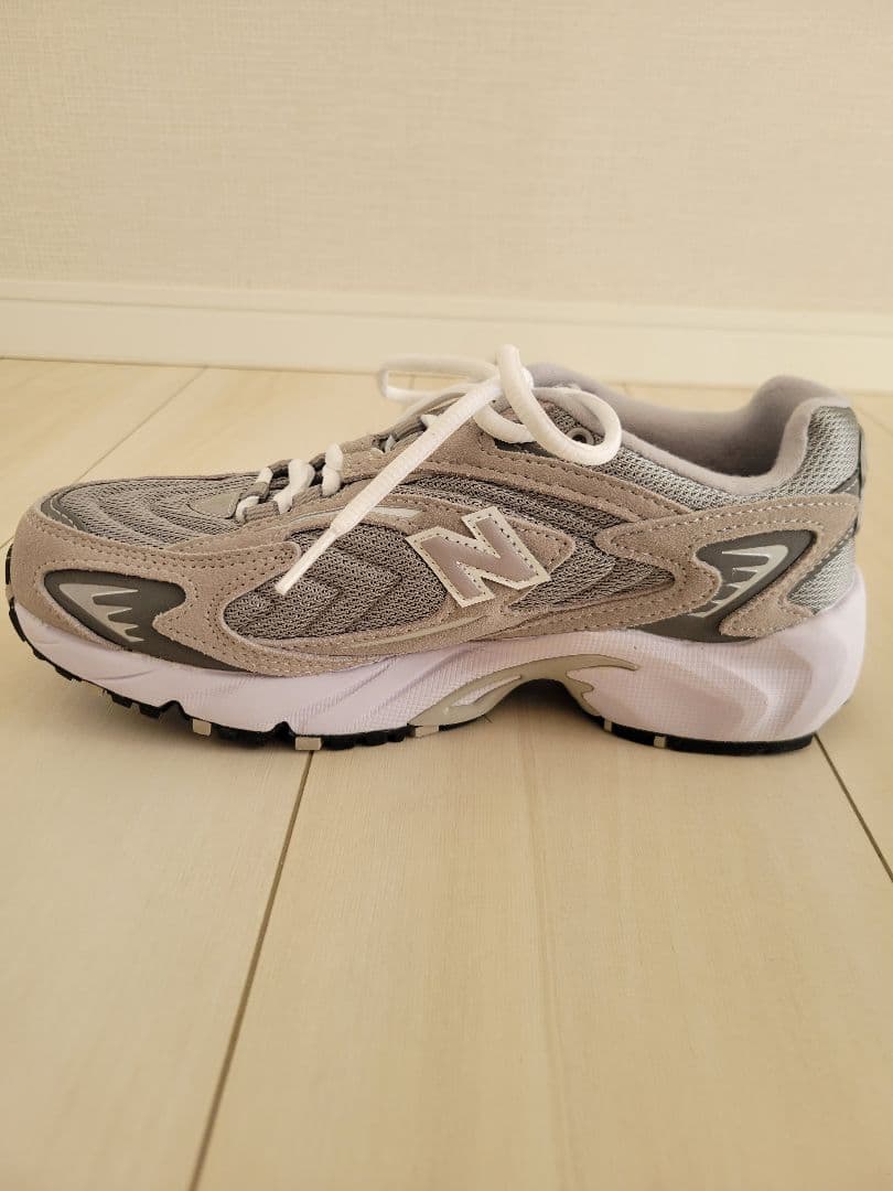 新品　タグ付き　New Balance 725　 グレー 23cm 　レディース