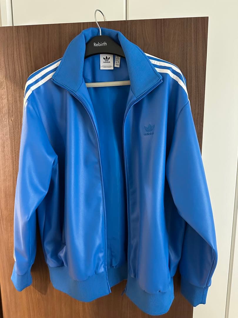 adidas originals フェイクレザージャケット