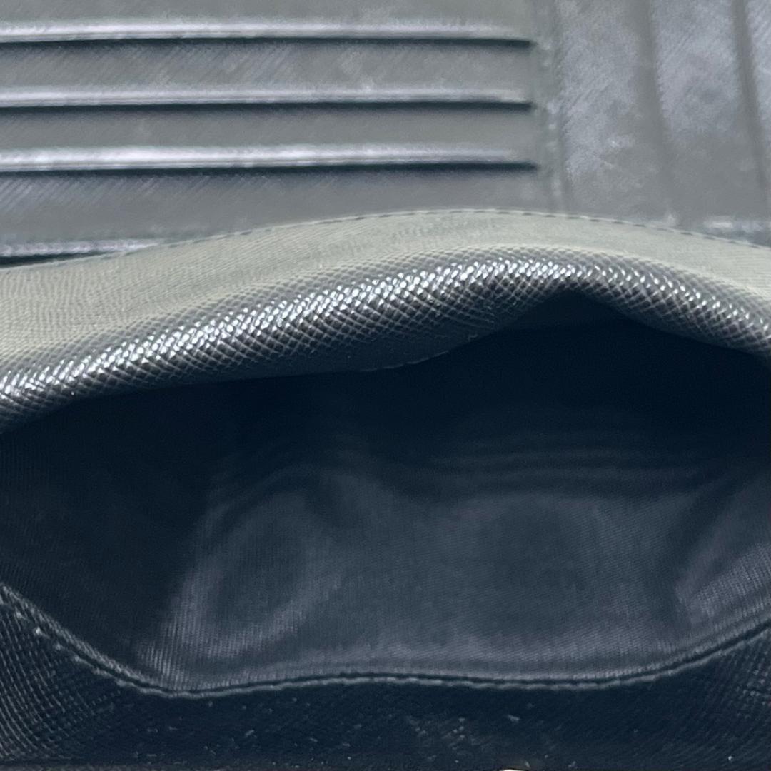 プラダ PRADAサフィアーノ レザー三つ折り財布　三角プレート　トライアングル