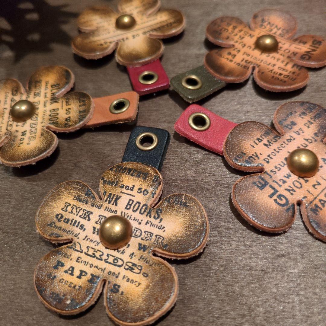 ［メグえもん］レトロクラシックお花❀タグ✨️革タグ