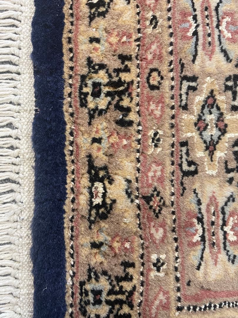 パキスタン手織り絨毯　 ウール　アクセントラグ 　size:113×76cm