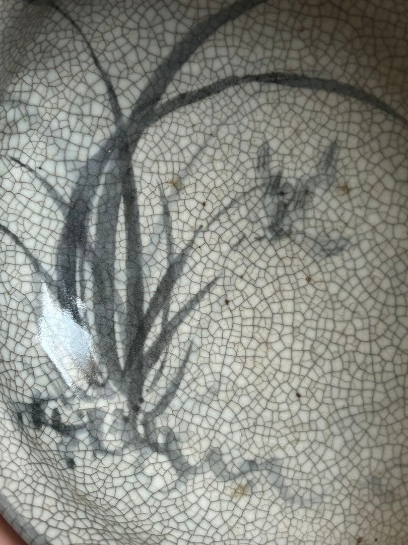 美しい古美術◾️蔵からステキな春蘭の描かれた雰囲気の良い陶器がでて来ました。