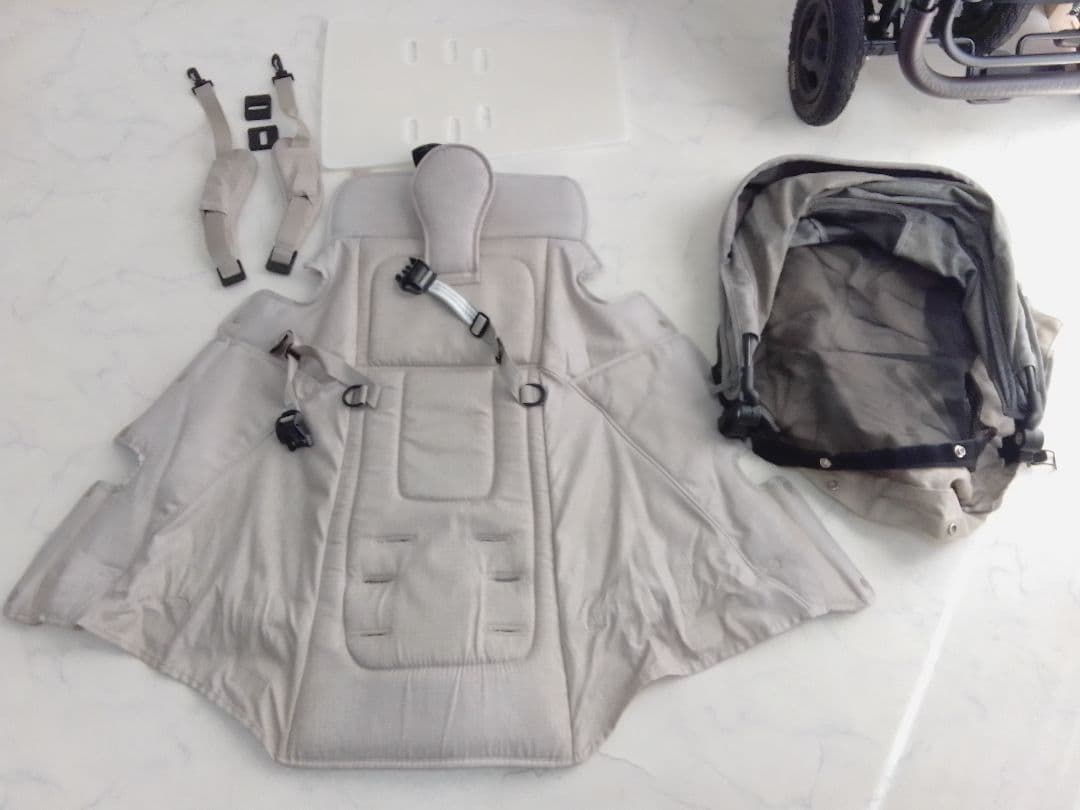 エアバギーココ プレミア ブレーキ付 ベージュ系 3輪ベビーカー