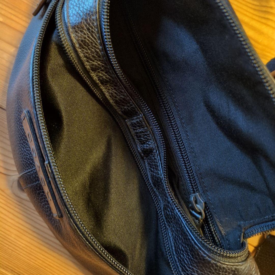 COACH ブラックレザー ボディバッグ　カバン　ストラップ　キーリング