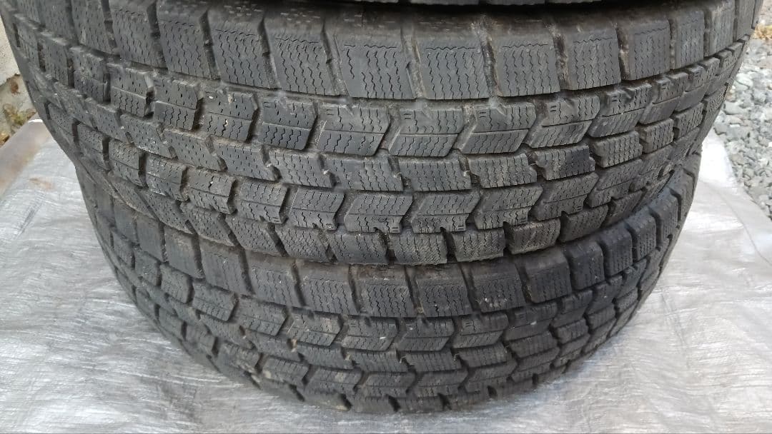 バリ山2023年製GOODYEARスタッドレス14インチ175/70R14 4本