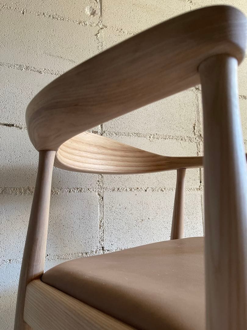 天然木無垢材 アームチェア　ラウンドチェア　ダイニングチェア　本革　北欧スタイル