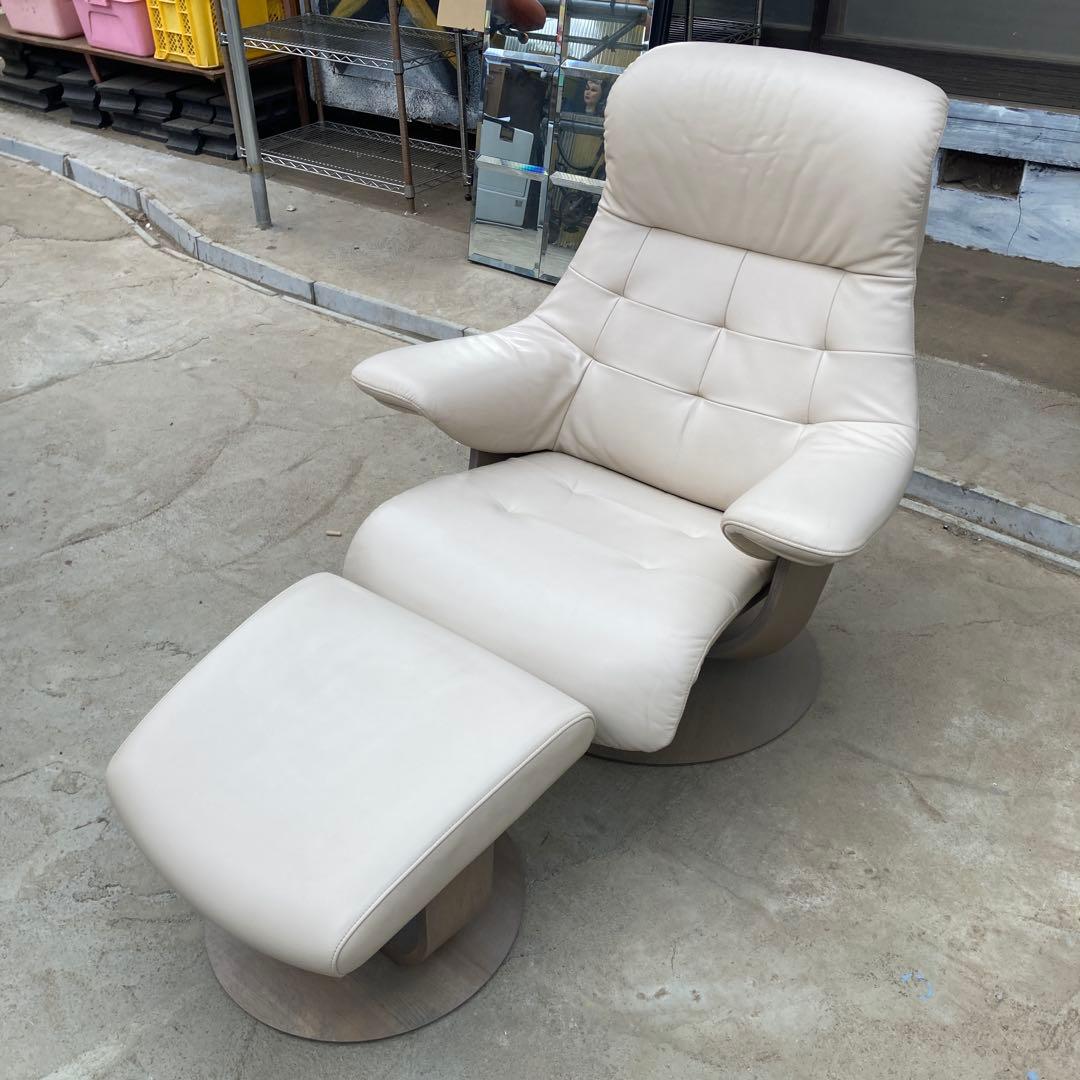 赤*福様 カリモク 本革 レザー パーソナルチェア 白 ベージュ オットマンセッ
