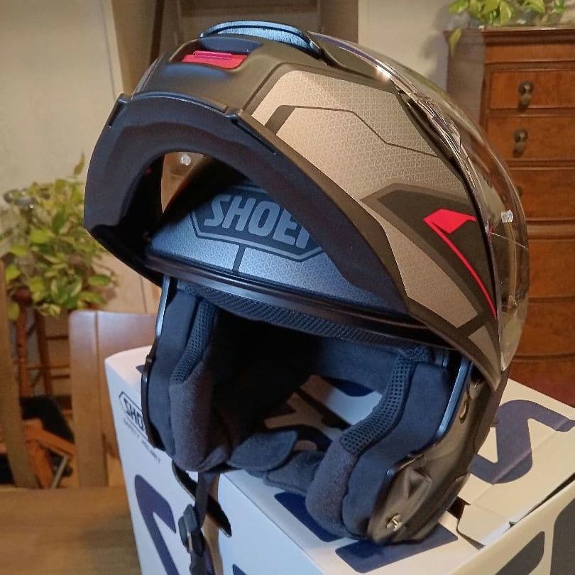 SHOEI ヘルメット ネオテック2リスペクト　ブラック/シルバー(Lサイズ)