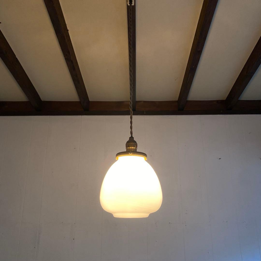 ペンダントランプ　ガラスシェード　ホワイトガラス　照明　ヴィンテージ