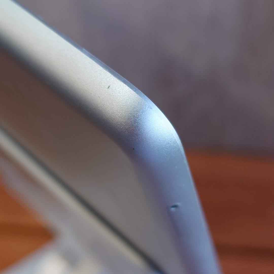 iPad 第5世代 32GB A1823 Wi-Fi+Cellular 本体