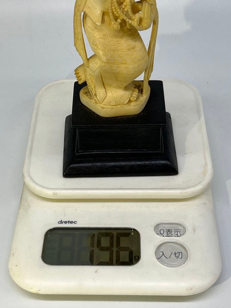 極上　人物　重さ；196g