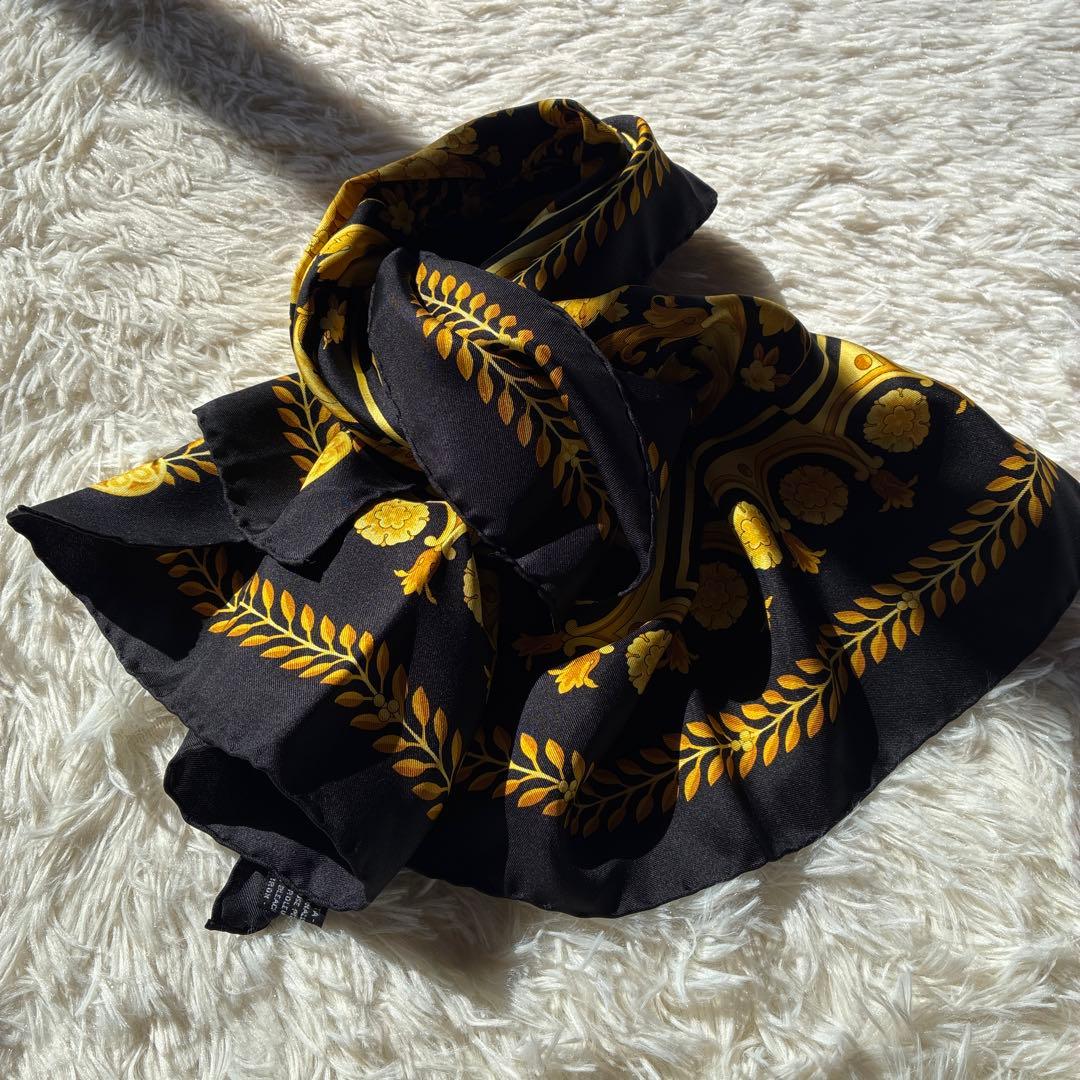ベルサーチ セタシルク 　ATELIER　バロッコ　SILKスカーフ