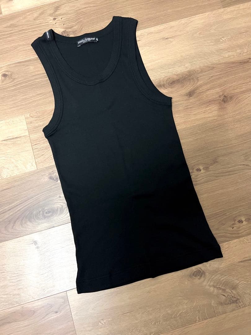 極美品 DOLCE&GABBANA ロゴタグ付き タンクトップ ブラック ②