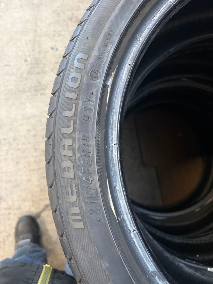 ご予約品 215/45R18 ノーマルタイヤ2本