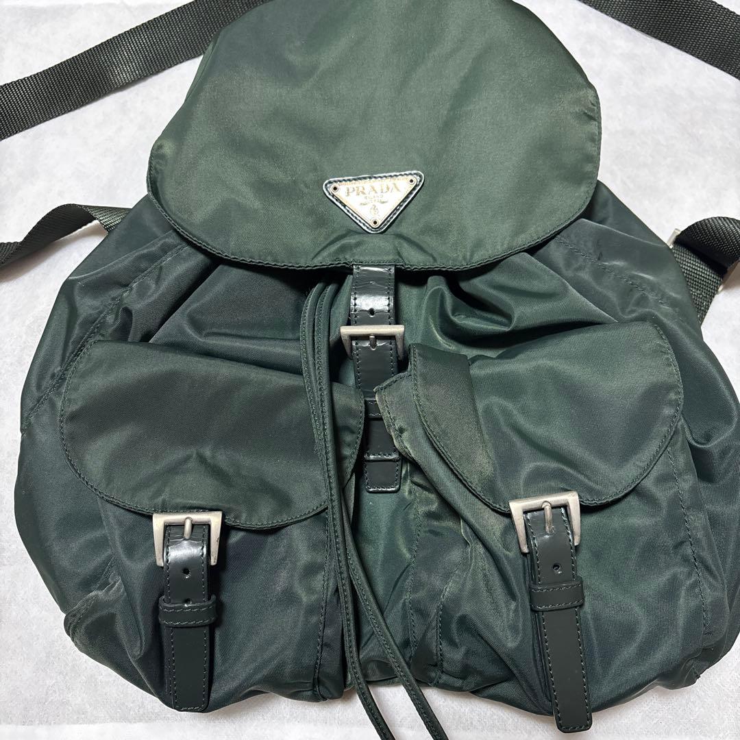 美品☆PRADA プラダ　ナイロン製　ダークグリーン 色　バックパック・リュク
