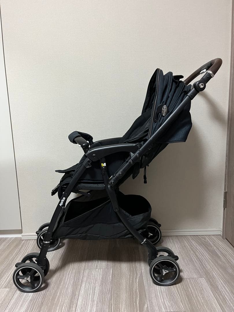 アップリカベビーカー　ラクーナクッションフリープラス　インディゴブラック