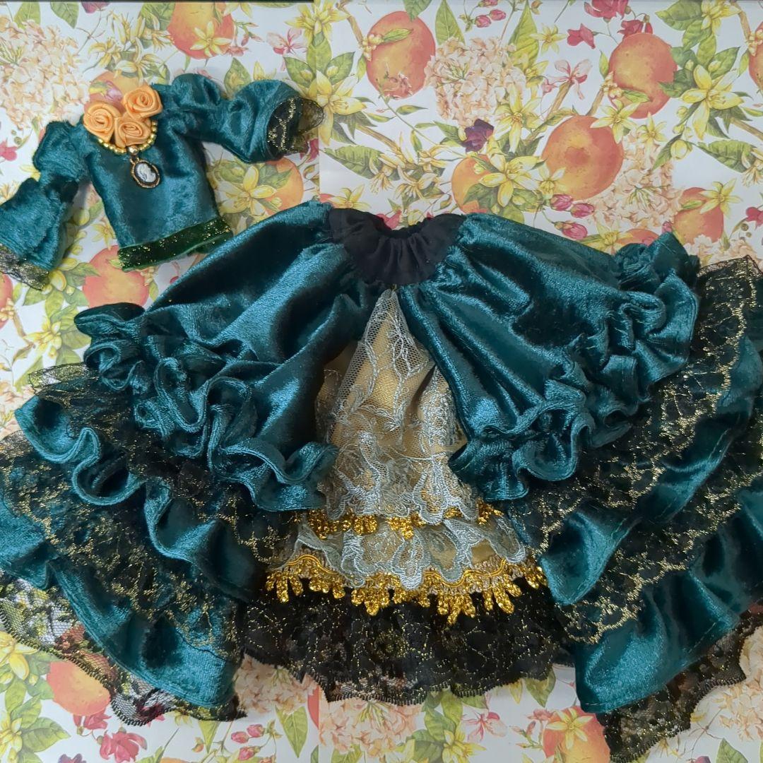 K*6様 ジェニーフレンド27cmドール服　ベロアのグリーンドレス