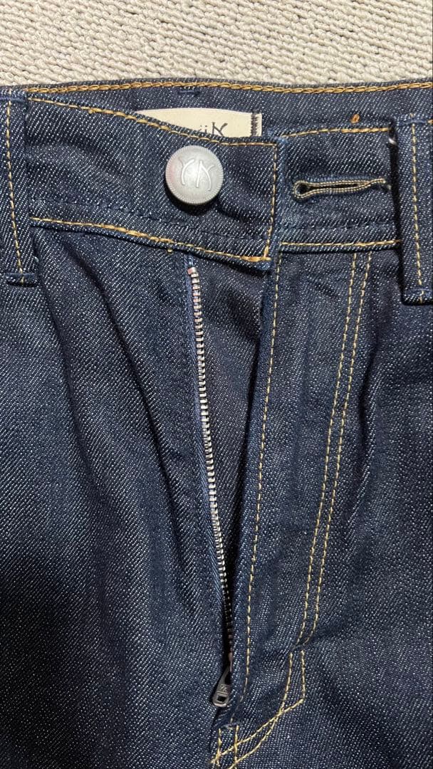 YANUK ダークインディゴ ストレートデニム