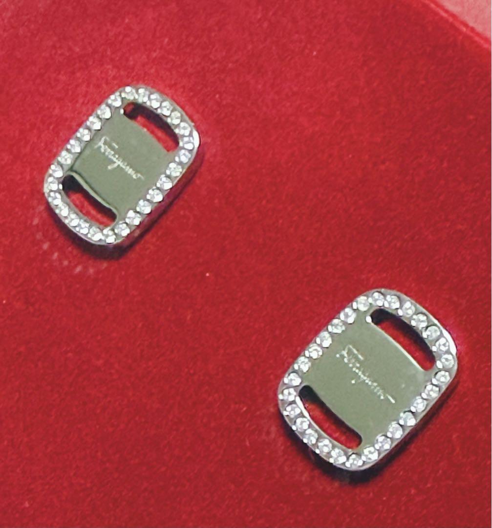 【お値下げ中】新品 Ferragamo フェラガモ ラインストーン ピアス