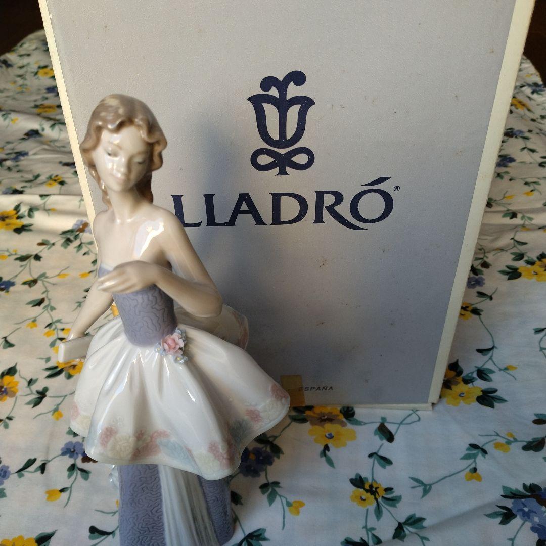 LLADROフィギュア 薄紫色ドレス