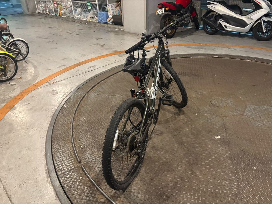 マウンテンバイク Ｔaloh2空気入れ、ヘルメット等付き