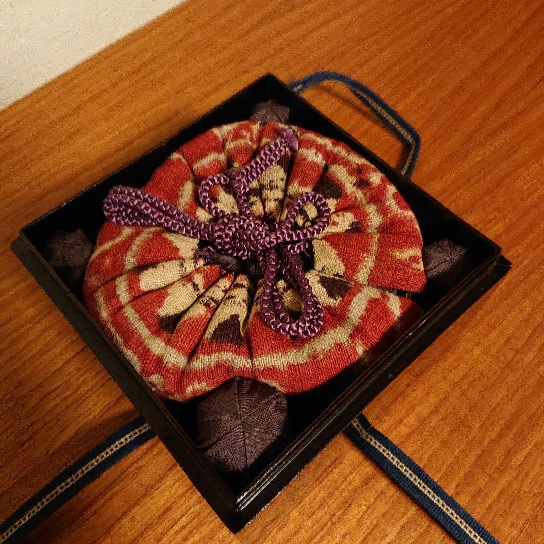 黒織部檜垣文茶碗　特別出品