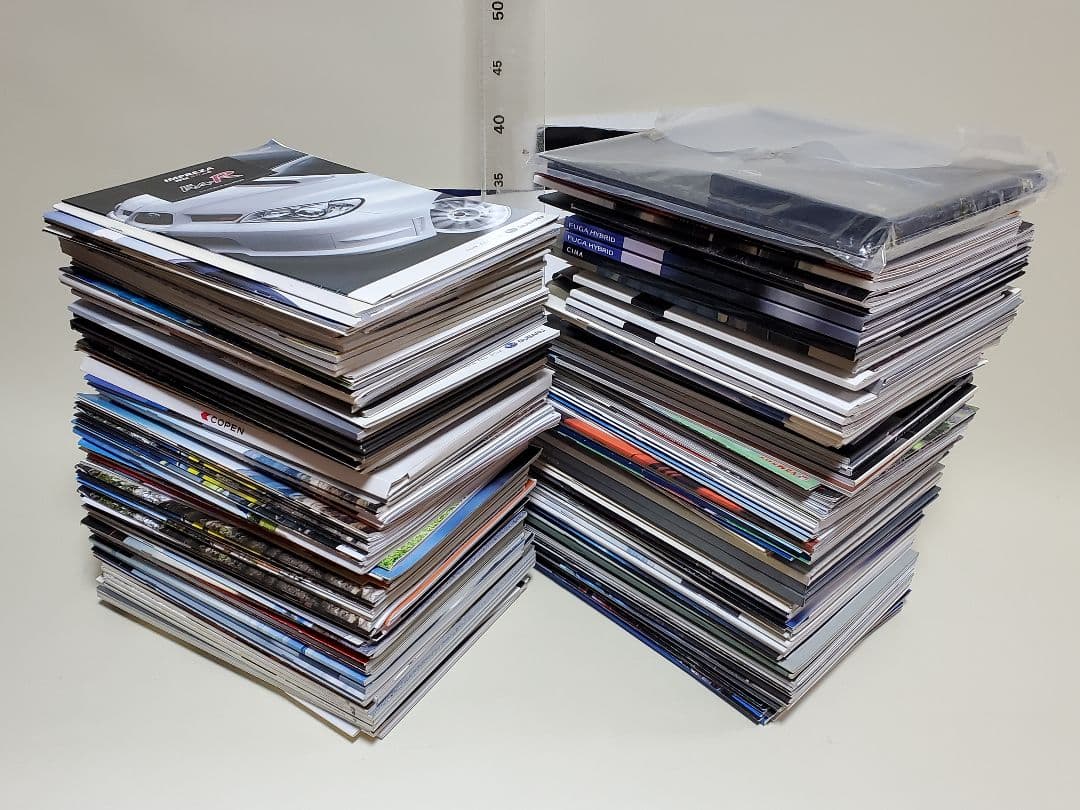 貴重、外車国産車 カタログ250枚1995年~2024年。価値を生かすのは貴方