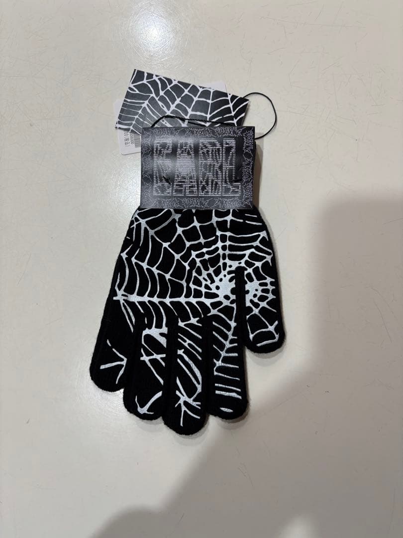 ぷ*ま様 earlskateboards PRINTED SPIDER-GLOV