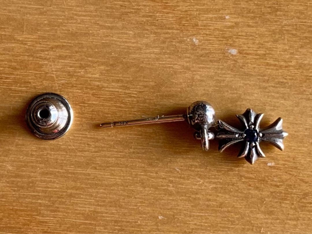 クロムハーツ タイニーE CHプラス ドロップイヤリングwithブルーサファイア