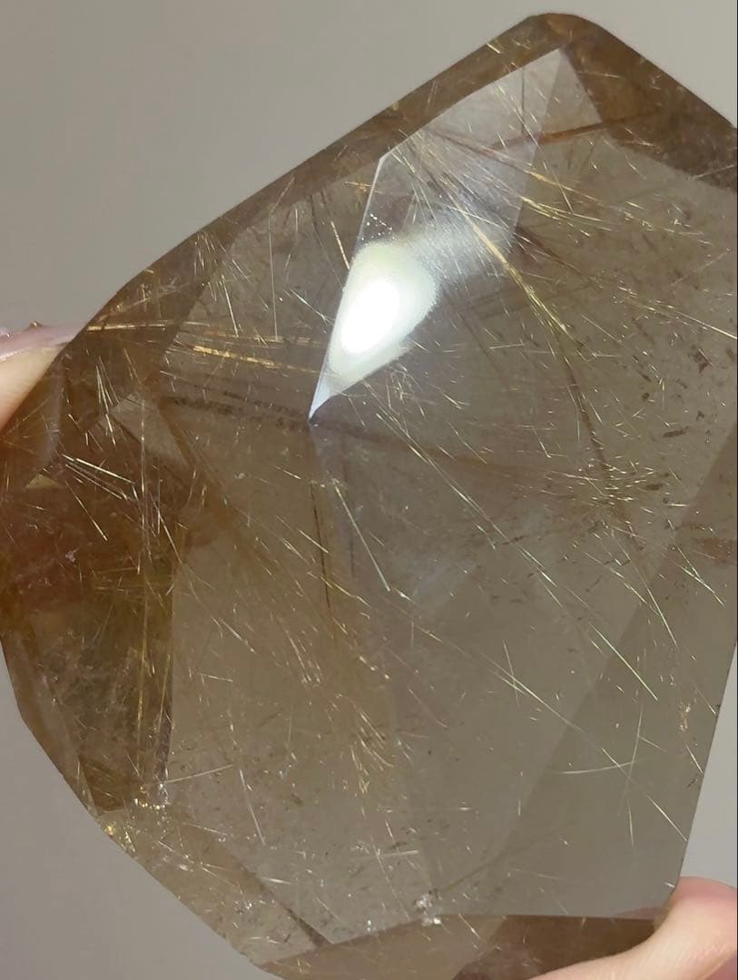 天然石 高品質 ゴールド ルチル クオーツ 握り石 太陽放射V字ルチル 置物