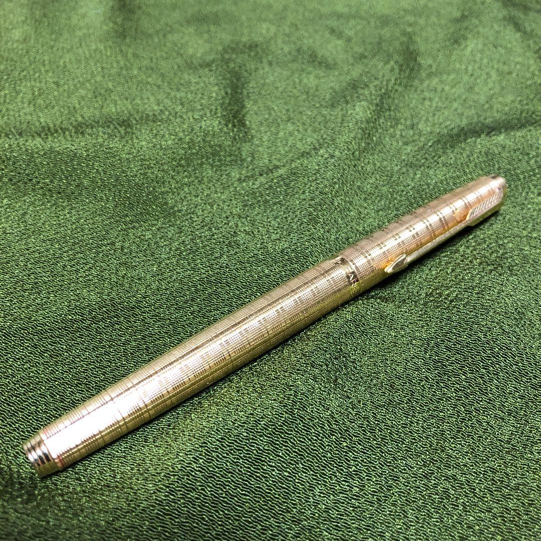 パーカーの万年筆。インクを入れただけ。未使用に近い。
