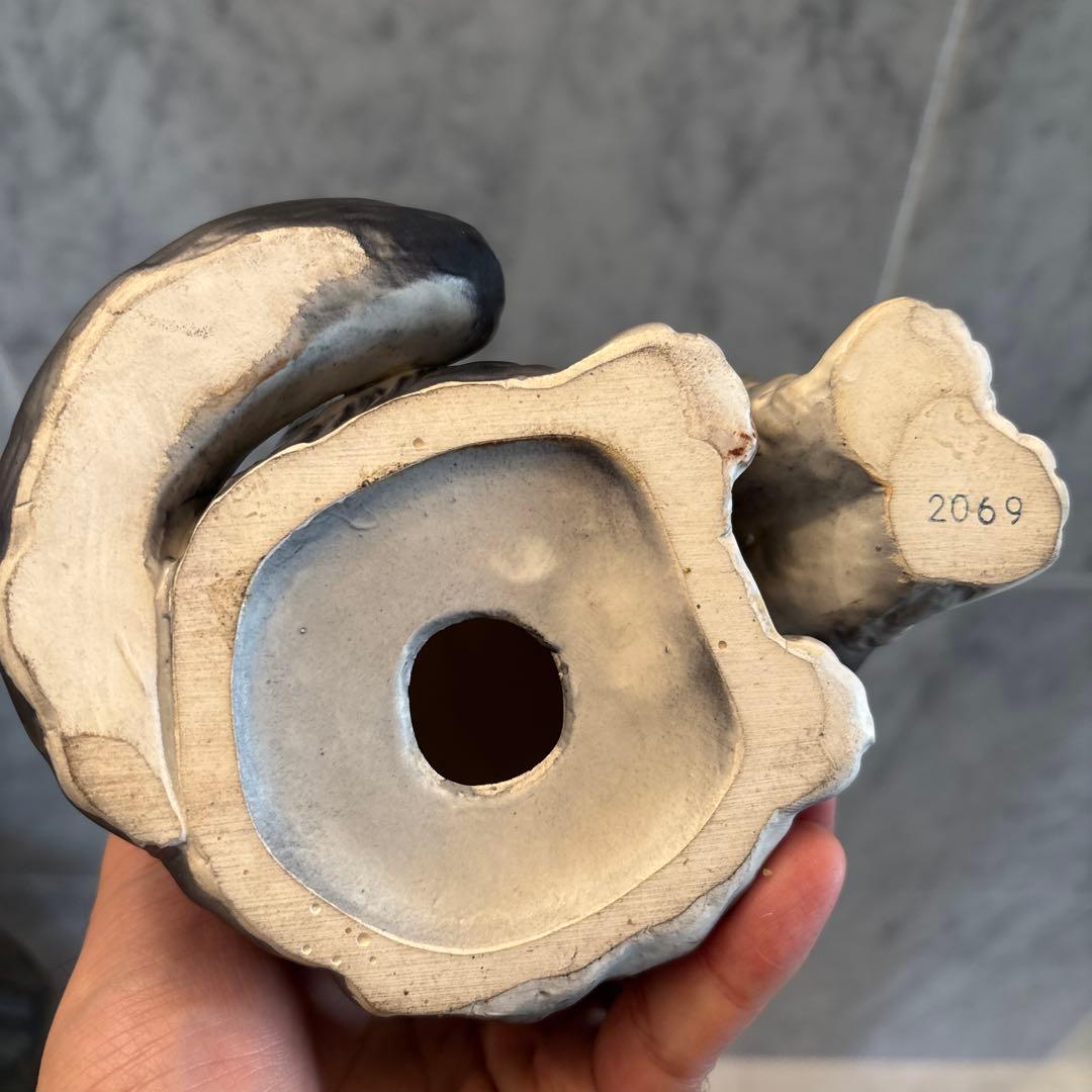 アメリカ70年代手描きの瞳が美しく、とても雰囲気がある猫ちゃんの陶器オブジェ