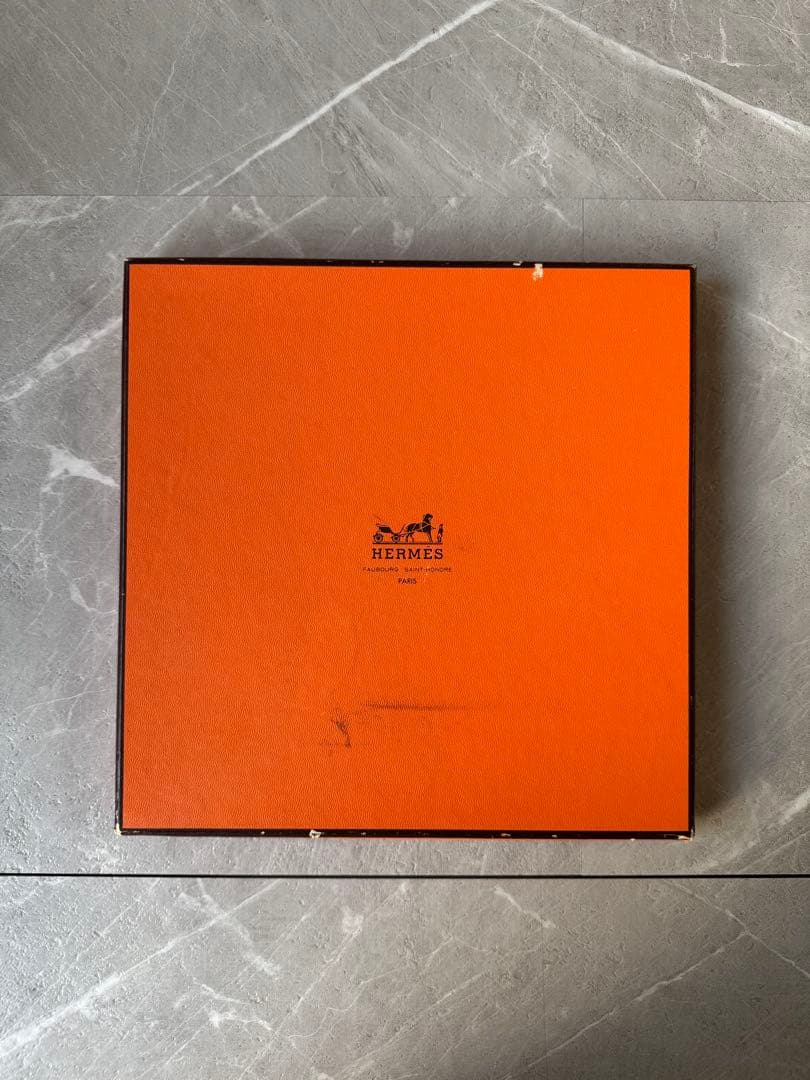 HERMÈS エルメス カレ90 宇宙の花火 シルクスカーフ 箱付