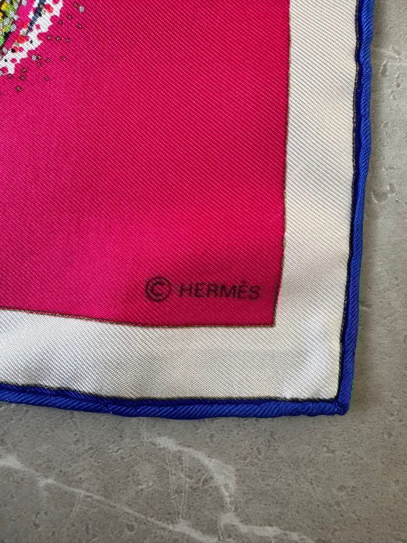 HERMÈS エルメス カレ90 宇宙の花火 シルクスカーフ 箱付
