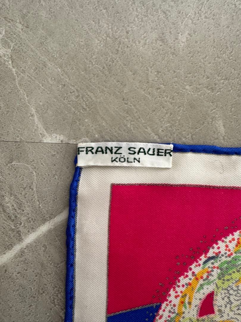 HERMÈS エルメス カレ90 宇宙の花火 シルクスカーフ 箱付