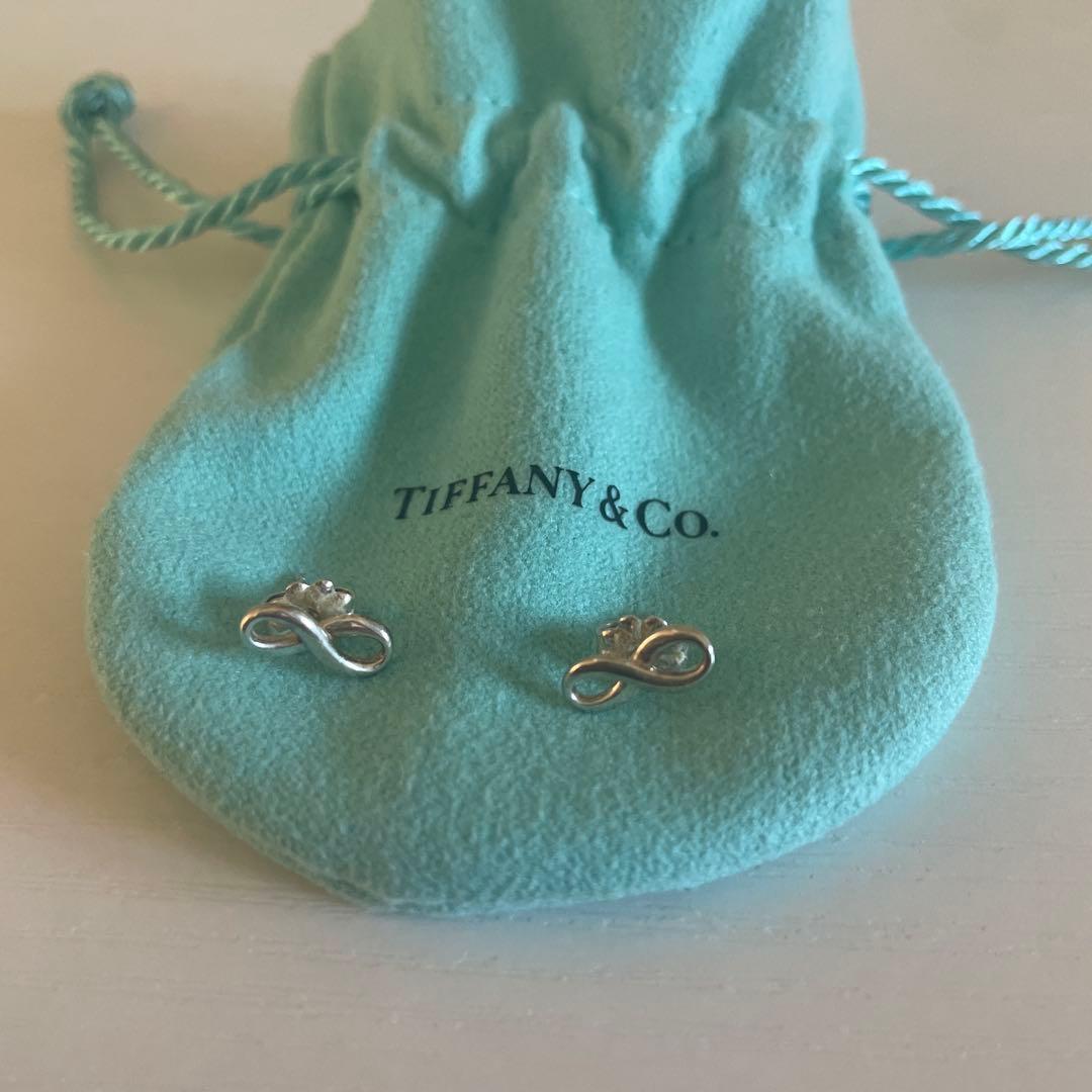 Tiffany & Co. 無限大デザインピアス