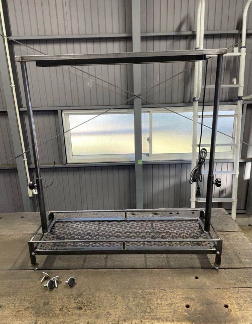 1台限定　黒塗装済み完成品　アイアン　ミニ植物棚　ダクトレール50cm付き！