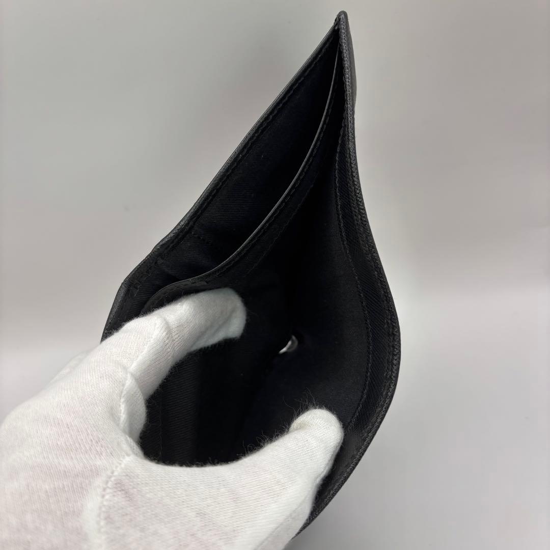 vivienne westwood 二つ折り財布　ブラック　シルバー　財布　黒