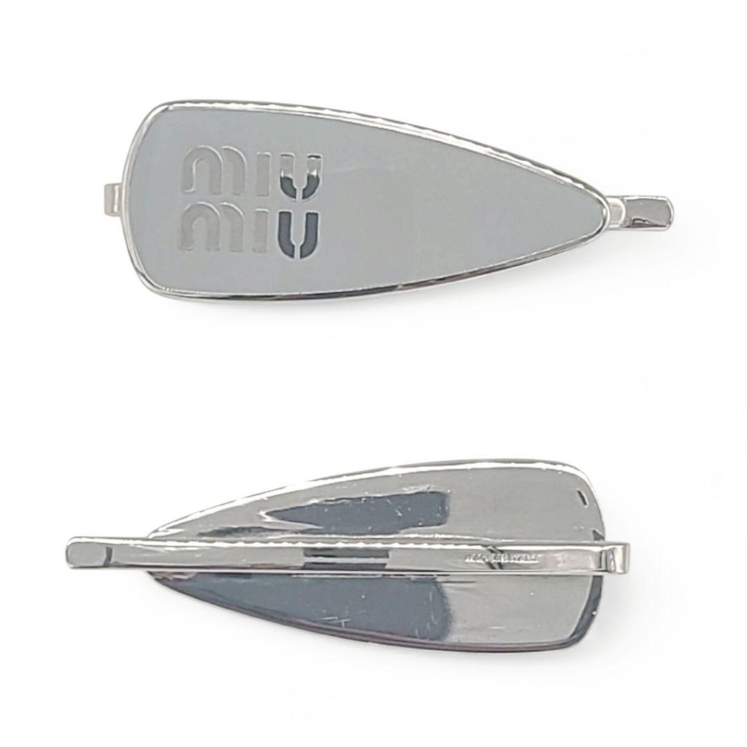 ミュウミュウ ロゴ ヘアピン シルバー グレー ヘアアクセサリー レディース