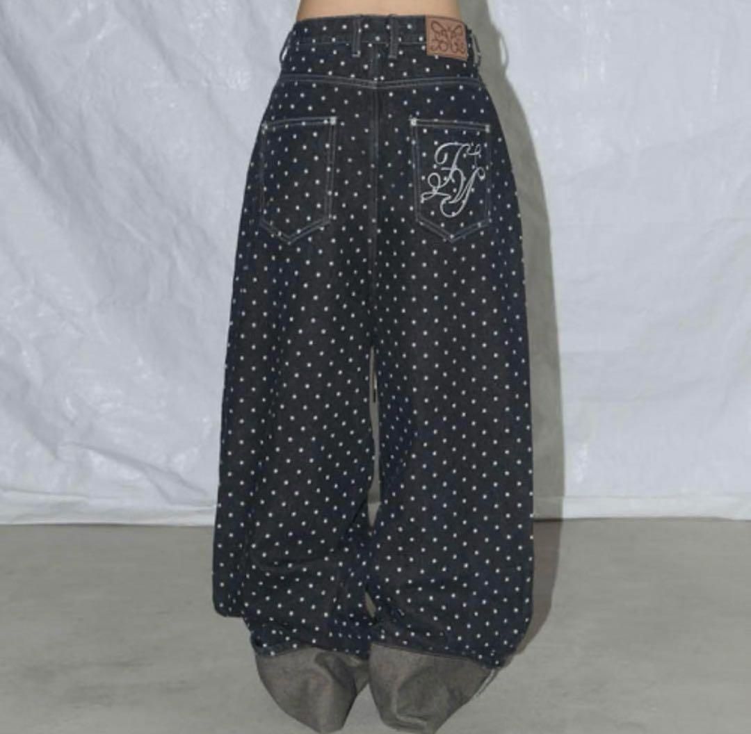 ドット柄ダークグレーカジュアルパンツ 1