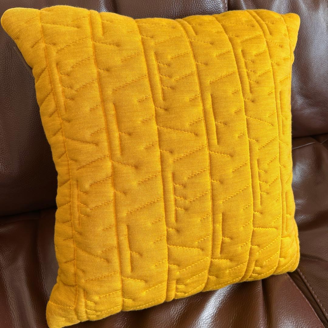 Fritz Hansen マスタードイエロー クッション