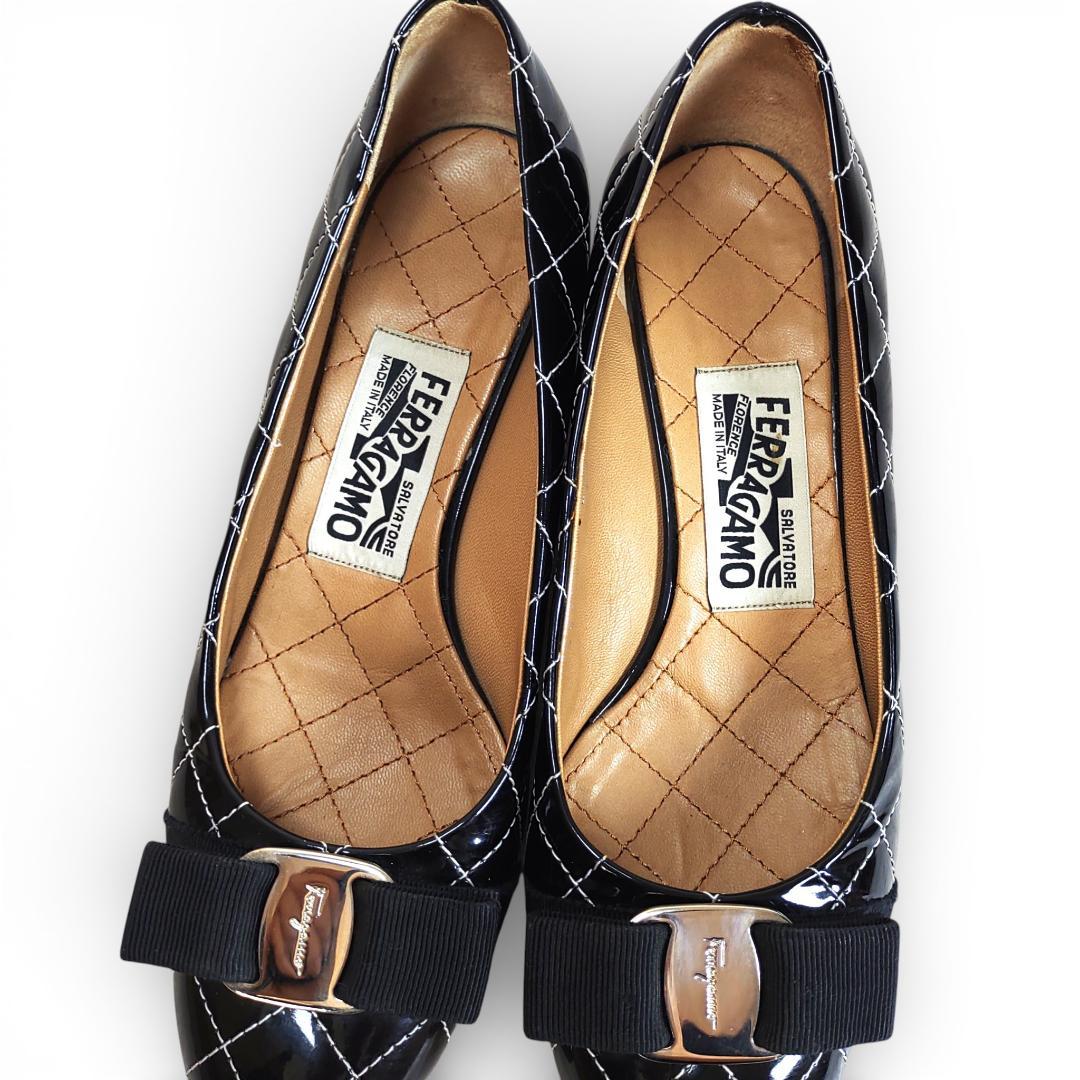 フェラガモ|VARA|キルティングリボン|6C|黒|i1781