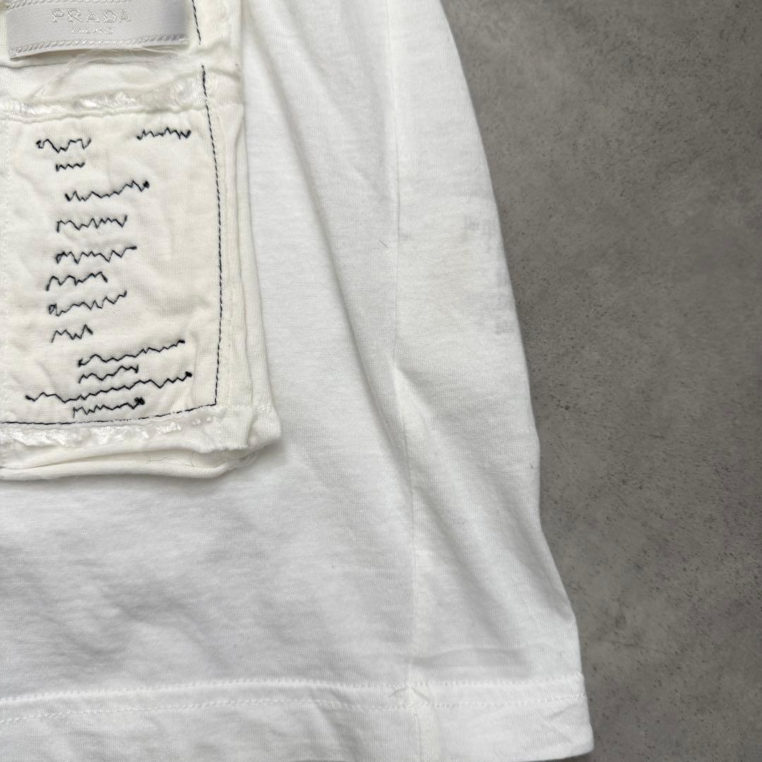 【PRADA】VネックTシャツ ホワイト アートパッチデザイン L