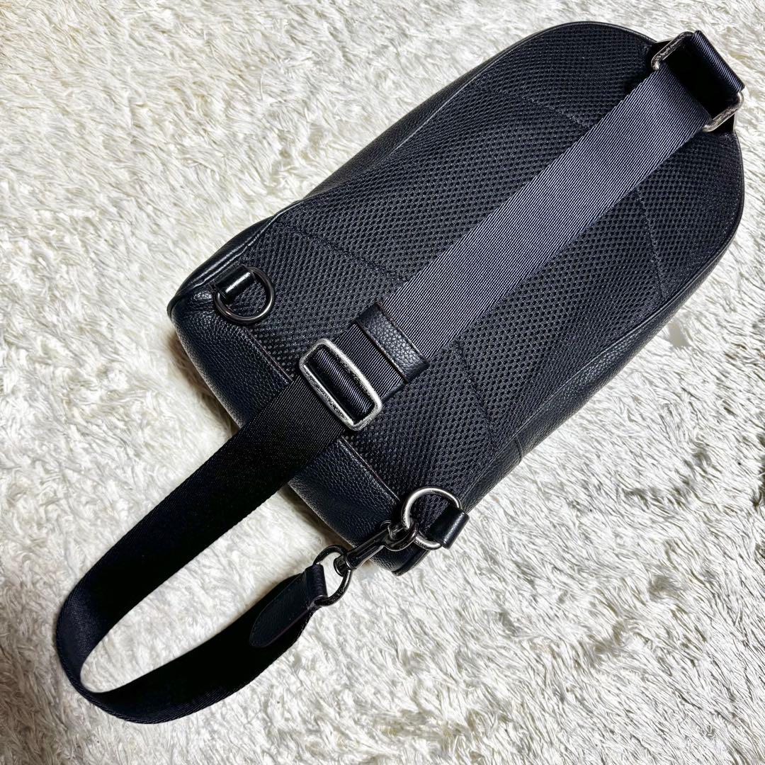 コーチ　アカデミー　パック　ボディバッグ　斜め掛け　ビジネス　通勤　ブラック