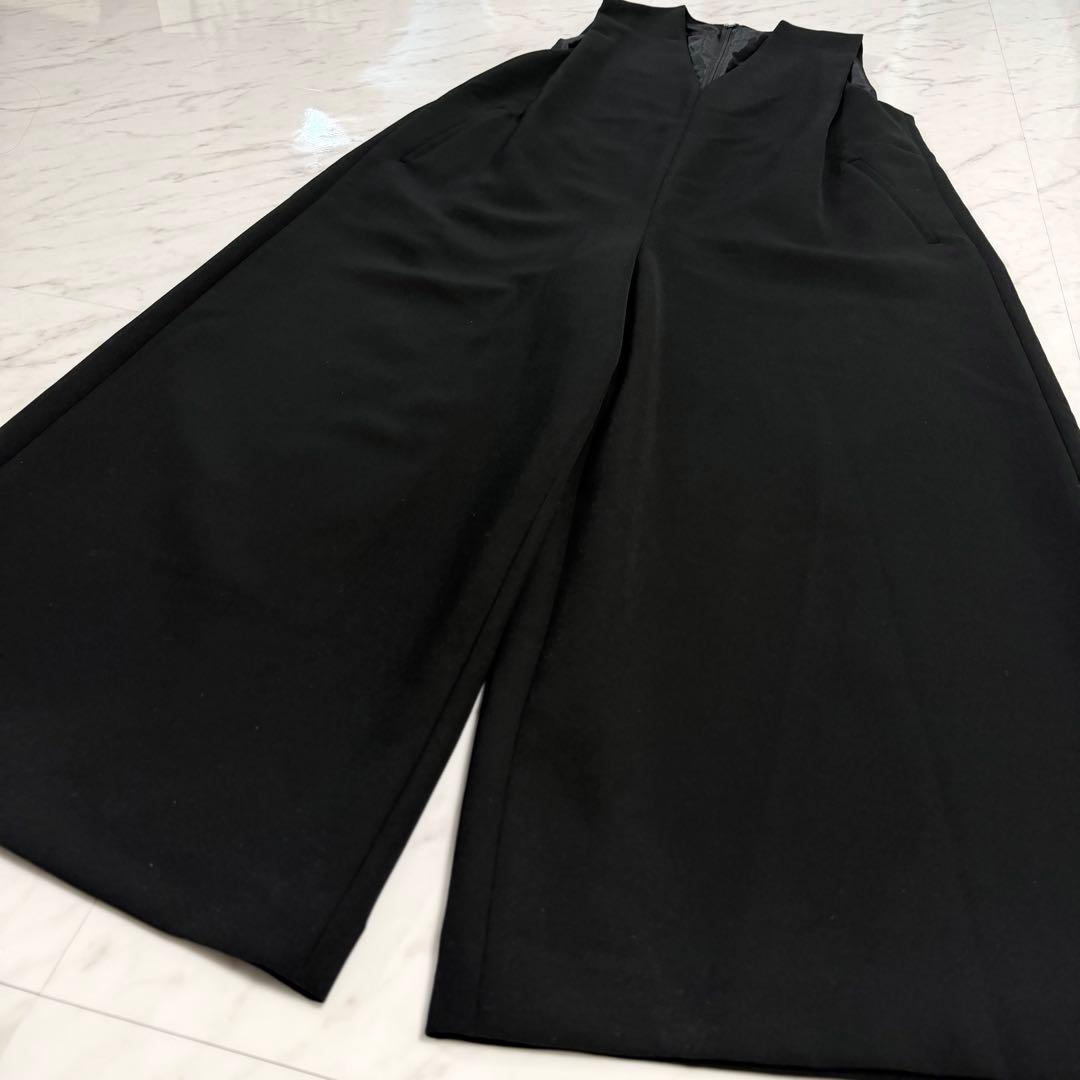 【未使用品】完売品✨️アルアバイル ダブルクロス Vネック オールインワン 黒