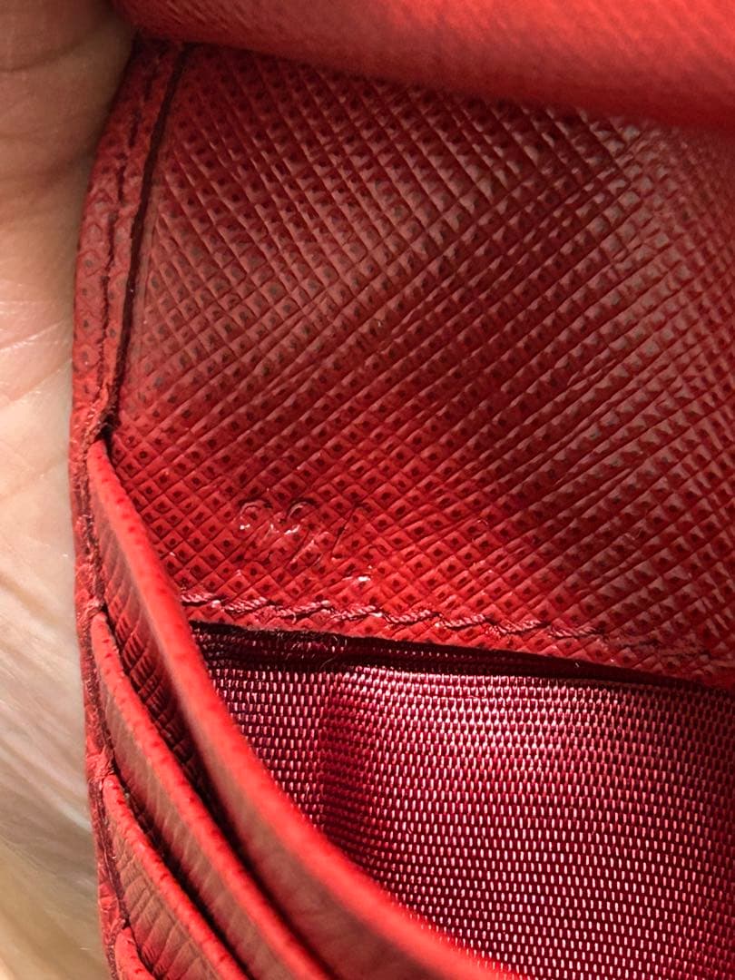 【週末限定価格】 PRADA 二つ折り財布 レッド