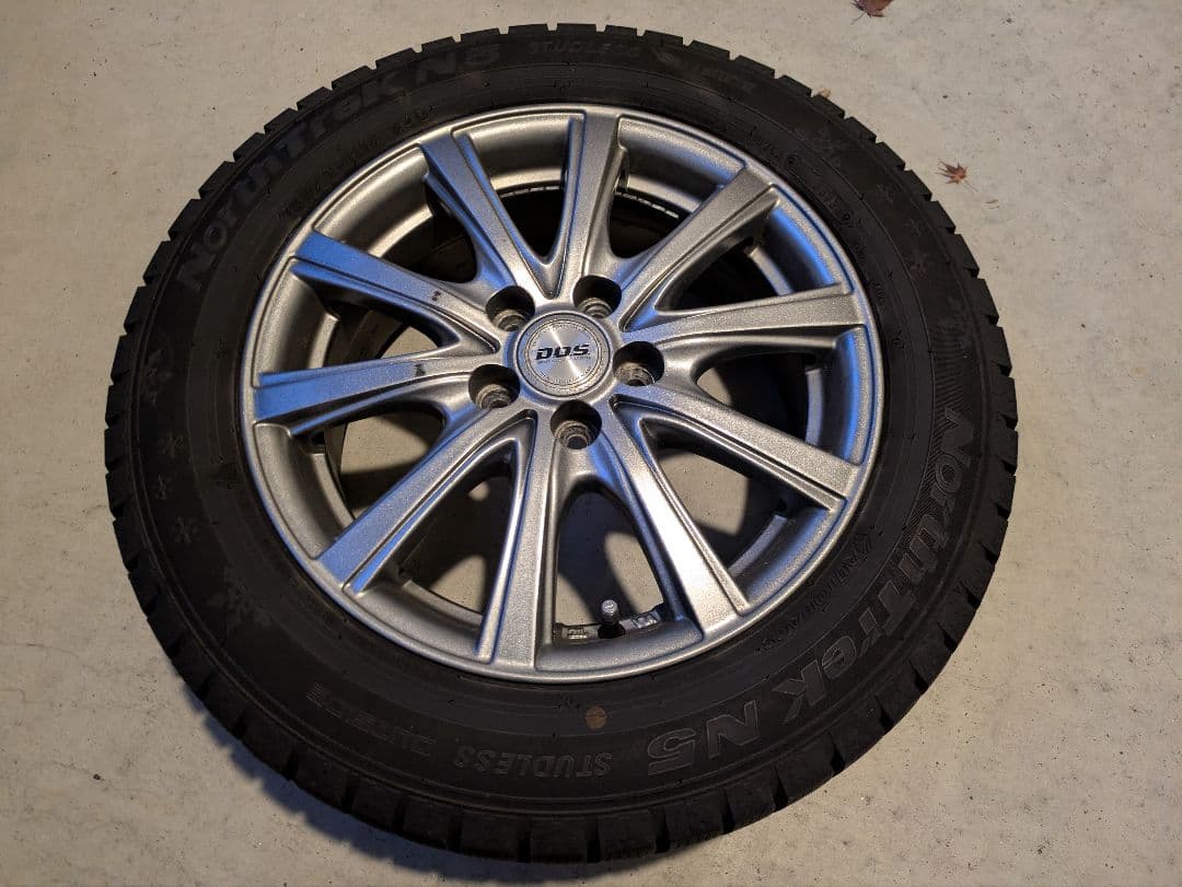 スタッドレスタイヤ 185/60R15 ４本セット2024年製　シエンタ