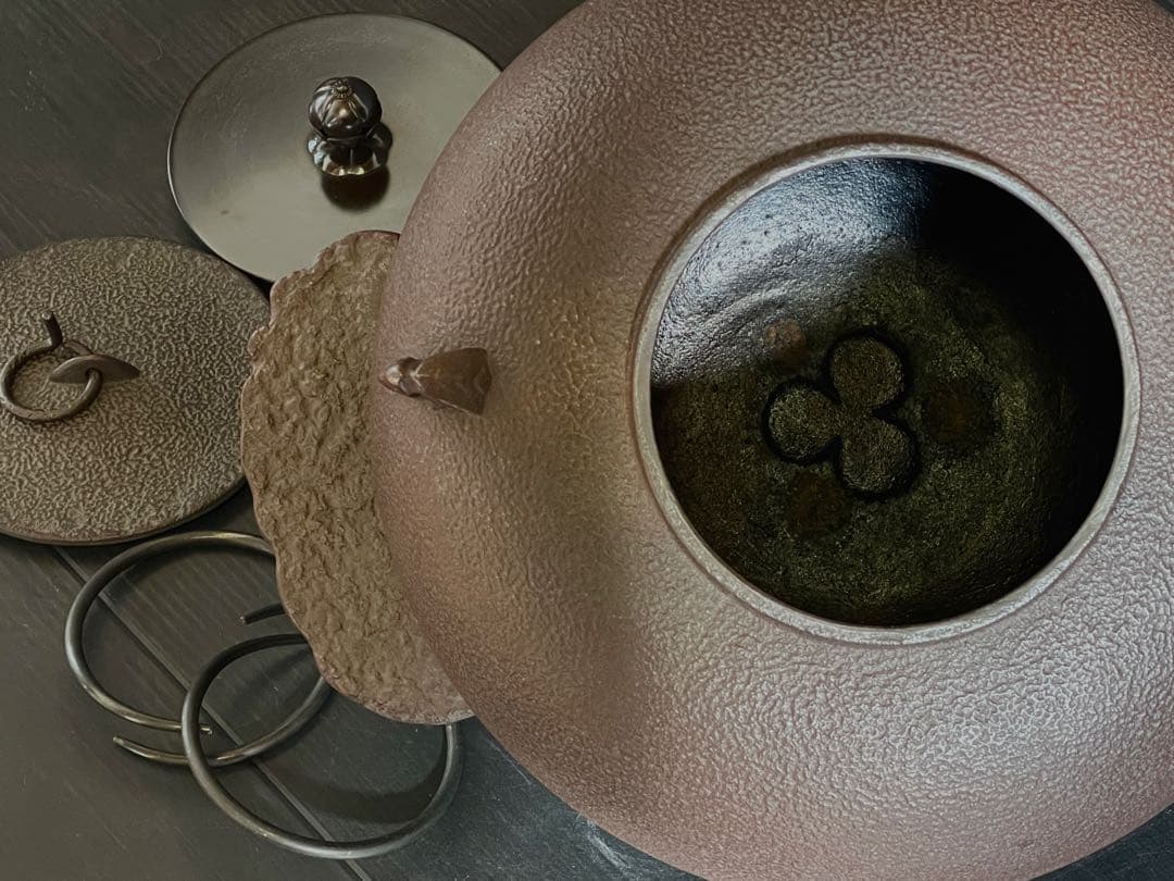 【未使用 美品】「母」 釜師敬典 裏甲釜 釜鐶 替え蓋 透木 共箱 栞（F⑧）