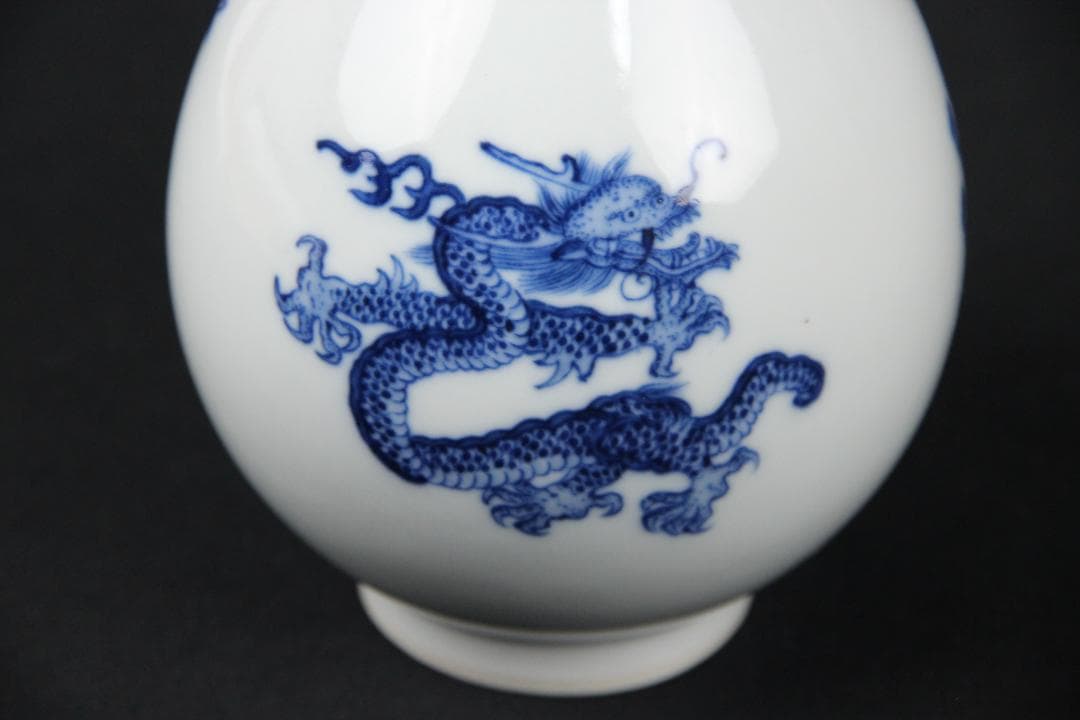 青花　龍鳳麒麟図　大清康熙年製　細密描絵　白磁花瓶　中国 陶磁器　Eo21-26